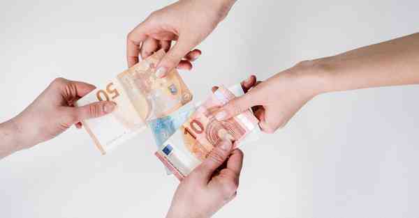 春晚里的智能机器人:娱乐与未来的交融