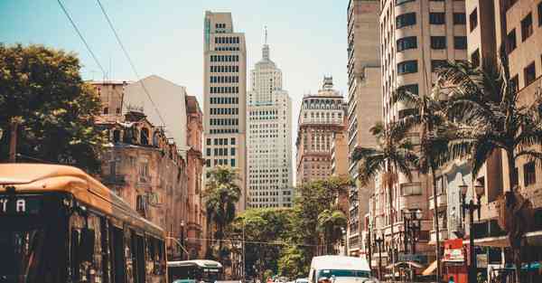 AI智能机器人与人类谈话