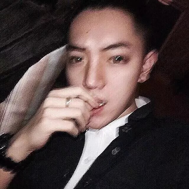 鲁苇影滢